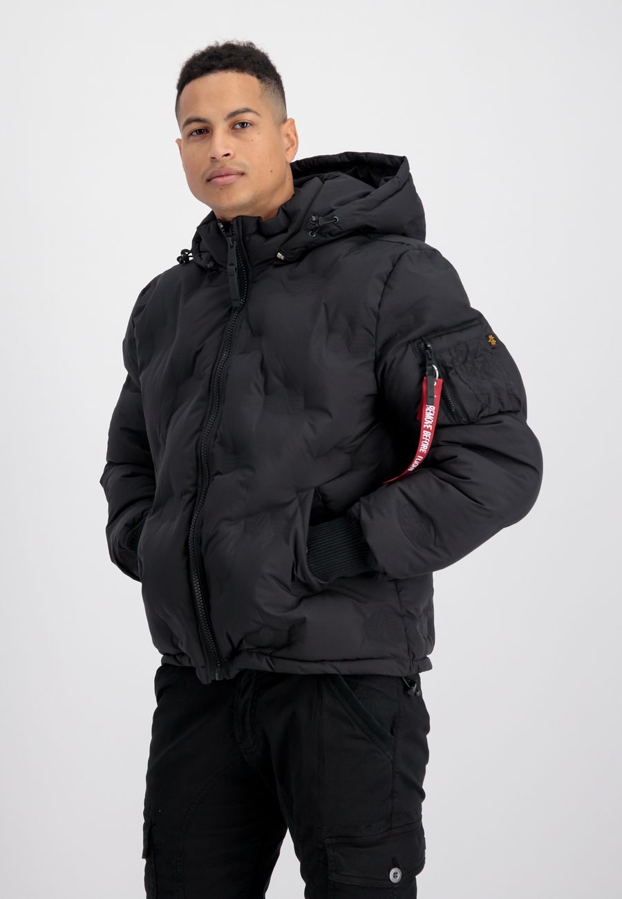 ALPHA INDUSTRIES HOODED LOGO PUFFER Herren Winterjacke - Alpha Industries - SAGATOO - 4059146569236