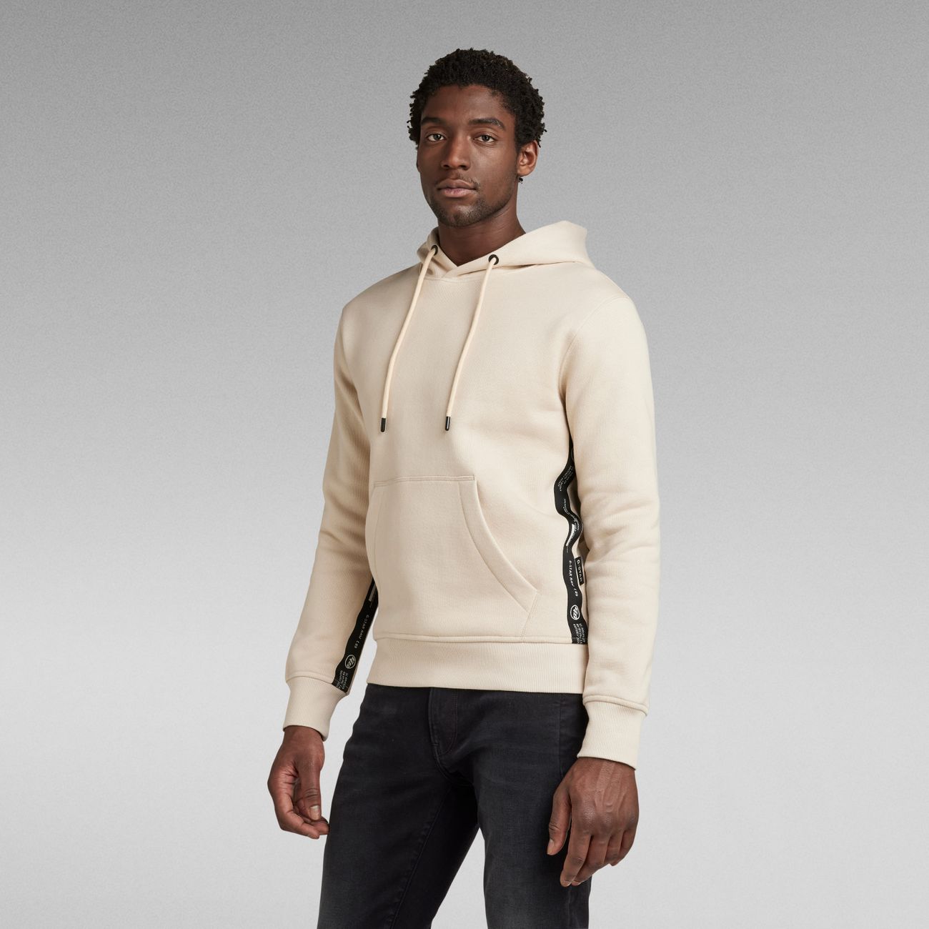 G-STAR RAW DENIM LOGO TAPE HOODED SWEATSHIRT Herren Kapuzenpullover - G-Star Raw Denim - SAGATOO - 8720346648583